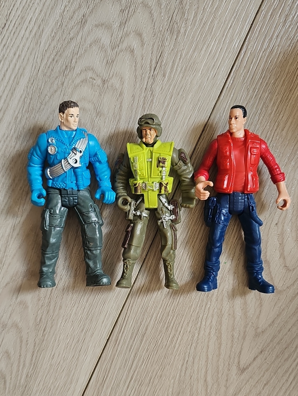 Vintage Action Figure Lot Of 3 Aliens Bishop, Chap Mei Dino Valley, Lanard Corps